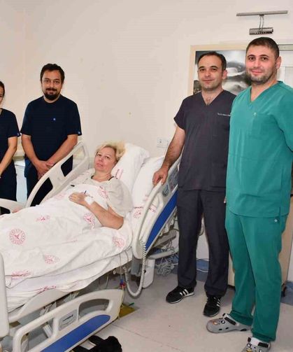 Karnından 12 Kilogramlık Yumurtalık Kitlesi Çıkarıldı