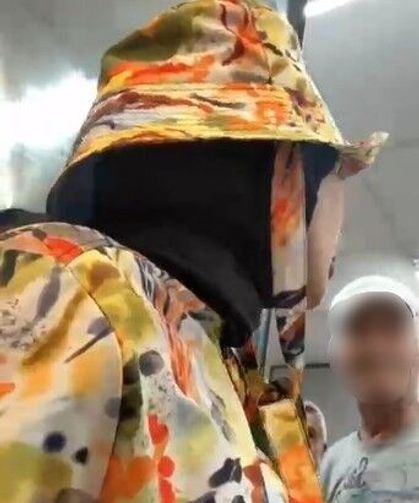 Markette Başörtülü Kadınlara Kıyafetleri Üzerinden Sözlü Taciz