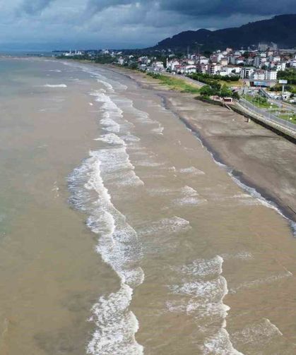 Ordu'da Sağanak Sonrası Karadeniz'in Rengi Değişti