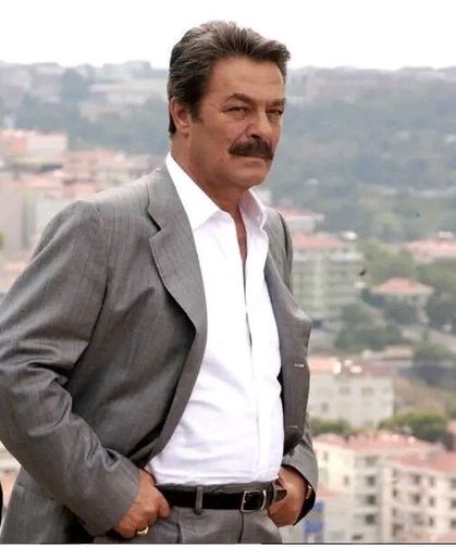 Usta Oyuncu Kadir İnanır Hayatını Kaybetti
