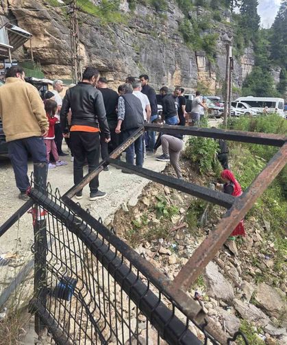 Trabzon'da Yine Turist Vakası: Çal Mağarası'ndan Düşen Turistler Yaralandı