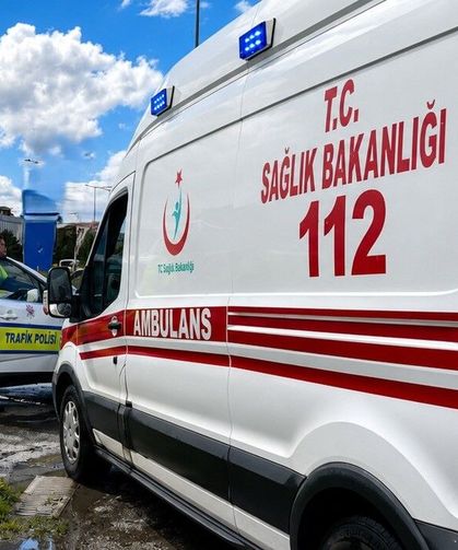 Erzincan-erzurum Karayolunda Minibüs Devrildi, 15 Kişi Yaralandı