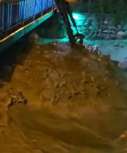 Kastamonu'da Selin Geliş Anı Cep Telefonu Kamerasına Yansıdı