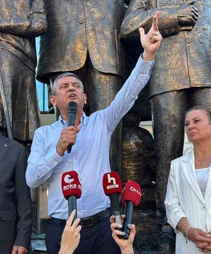 Özgür Özel'den 'Dini Değerleri Aşağılayan' Deniz Göktaş'a Destek