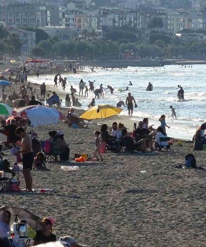 Samsun'da Hava Sıcaklığı Arttı, Vatandaşlar Denize Akın Etti