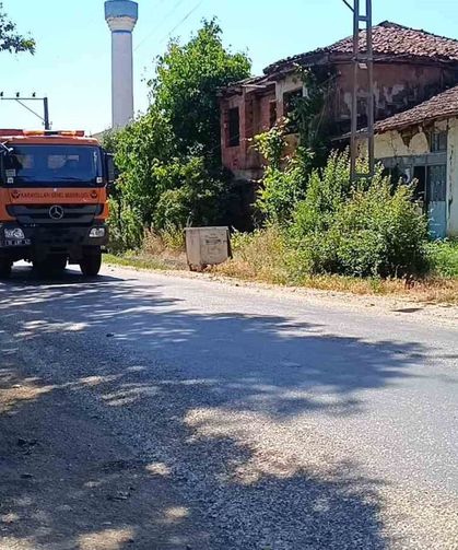 Sıcaklığın 35 Dereceyi Bulduğu Bilecik'te Asfalt Eridi