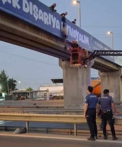 Yarı Çıplak Şahıs Üst Geçitte Asılı Bulundu