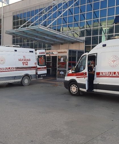 Sokak Ortasında Otomobile Kurşun Yağdırdı: 1'i Ağır 3 Yaralı