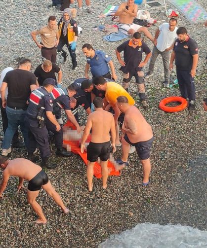 Denize Giren 4 Arkadaştan Biri Boğularak Hayatını Kaybetti