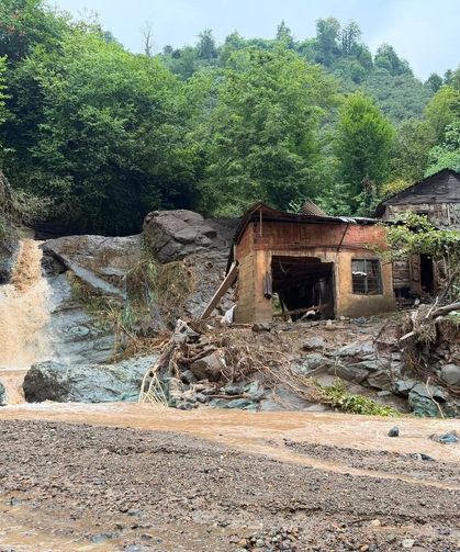 Giresun'da Felaket Devam Ediyor: Sele Kapılan 2 Kişiden Haber Alınamıyor
