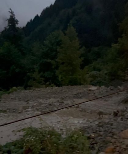 Trabzon'da Aşırı Yağış Nedeniyle Dere Taştı