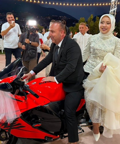 Gelin Arabası Yarış Motosikleti Oldu
