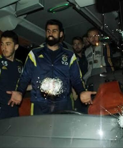 Fenerbahçe Otobüsüne Saldırı Olayında Gözaltına Alınan 4 Kişiden 1'i Tutuklandı