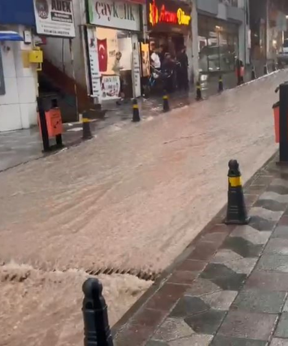 Artvin’de Sağanak Heyelan Ve Sele Neden Oldu