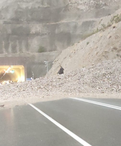 Oltu-artvin Yolu Sağanak Nedeniyle Trafiğe Kapandı