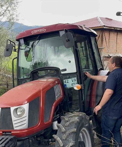 Doğuştan Görme Engelli Çiftçinin Yaşam Azmi: Traktör Sürüyor