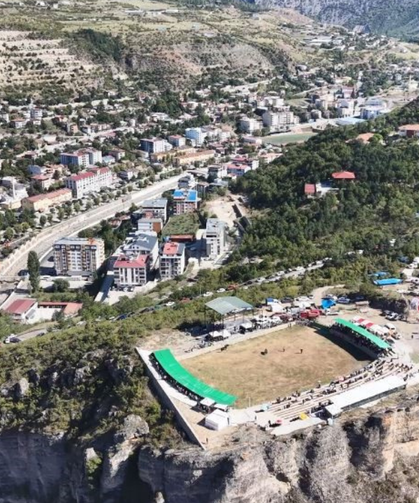 Artvin’de 250 metre yükseklikteki arenada yılın son boğa güreşleri yapıldı