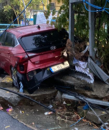 İstanbul'da Sel Felaketinde 3 Kişi Hayatını Kaybetti