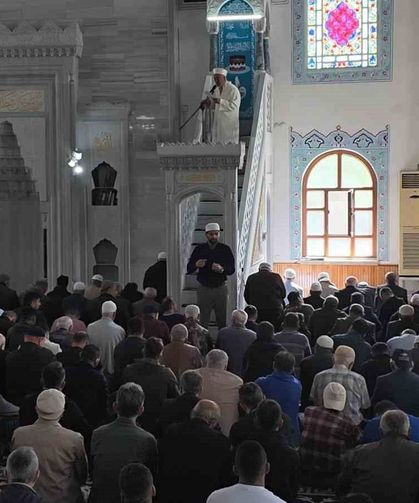 Bu Camide Cuma Namazında Engeller İşaret Diliyle Aşılıyor