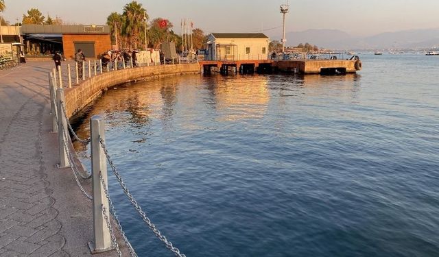 Bağırarak Denize Atlayan Kız Çocuğunu Vatandaşlar Kurtardı