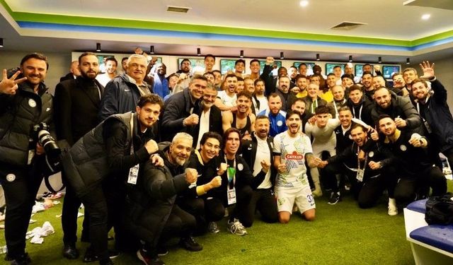 Çaykur Rizespor'dan Trabzonspor Maçı Sonrası Galibiyet Pozu