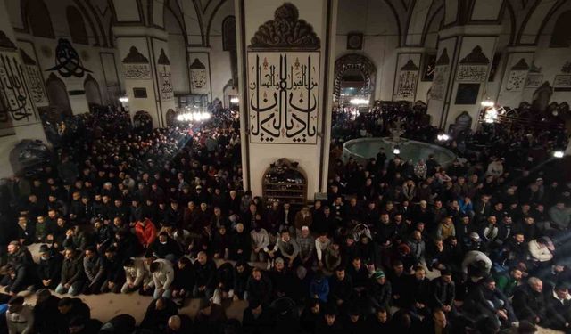 Yılın İlk Sabah Namazında Binlerce Vatandaş Ulucami’ye Akın Etti