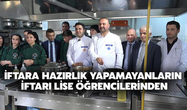 İftara Hazırlık Yapamayanların İftarı Lise Öğrencilerinden