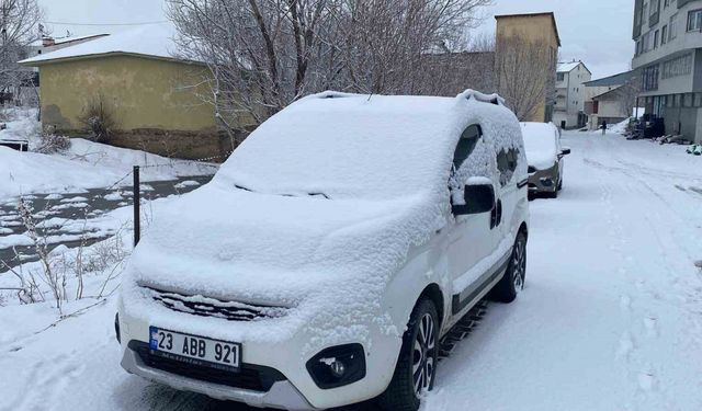 Bir Hafta Önce Bahar Temizliği Yapılan İlçe Kara Teslim Oldu