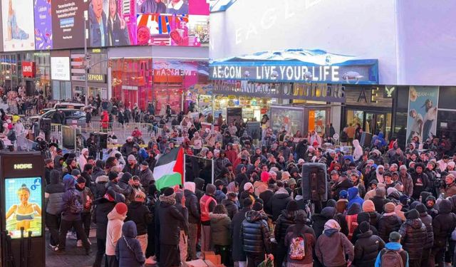 New York Times Meydanı’nda Teravih Namazı