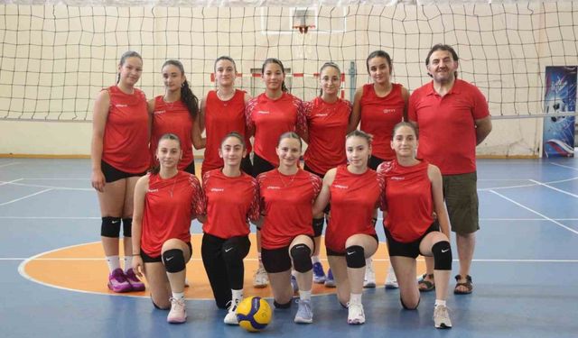 Rize’nin yıldız kızları yarı finale hazırlanıyor
