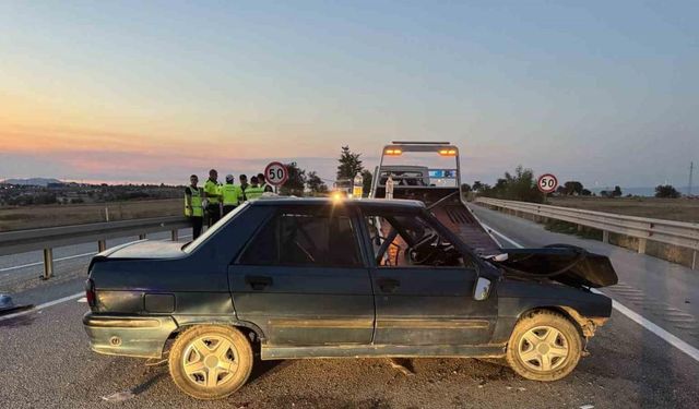 Kastamonu’da Otomobil Bariyerlere Çarptı: 2’si Ağır 5 Yaralı