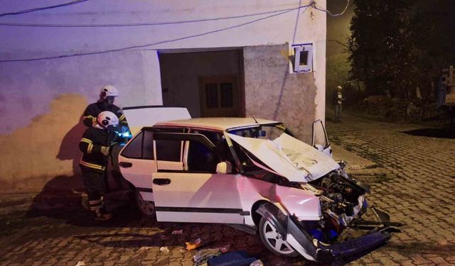 Kaza sonrası hurdaya dönen Tofaş, 1 kişiye mezar oldu