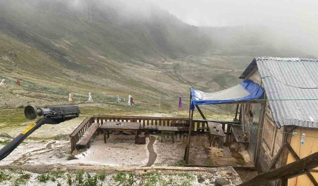 Rize’de yaylarda dolu yağışı