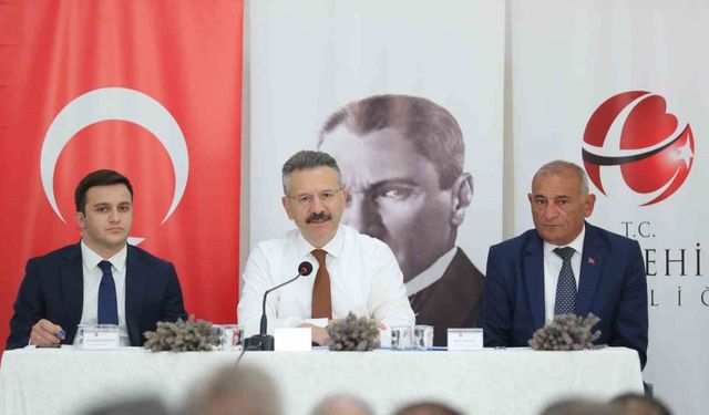 Vali Aksoy Han ilçesinde muhtarlarla buluştu