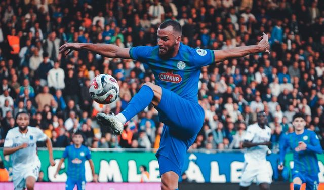 Trendyol Süper Lig: Çaykur Rizespor: 1 - Trabzonspor: 2 (İlk yarı)