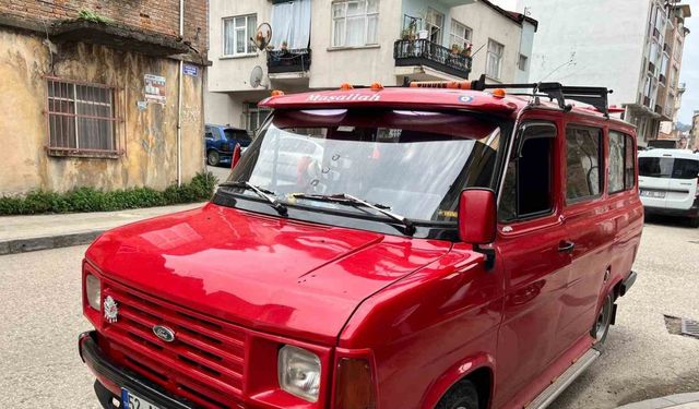 1979 Model Aracını ‘Çiçek Abbas’ Minibüsüne Benzetti