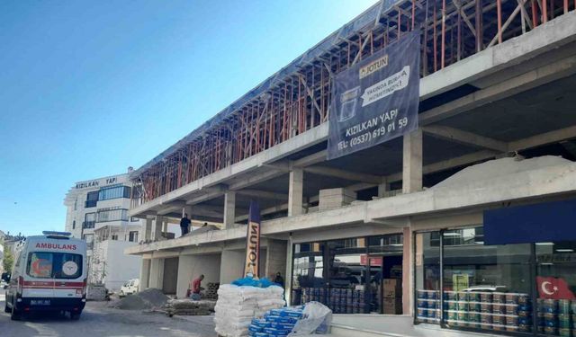 İnşaatta yüksekten düşen işçi yaralandı