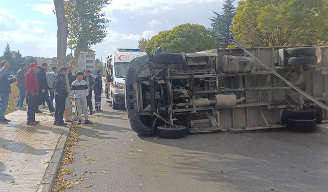 Çorum’da Kamyonet İle Otomobil Çarpıştı: 1’i Çocuk 5 Yaralı