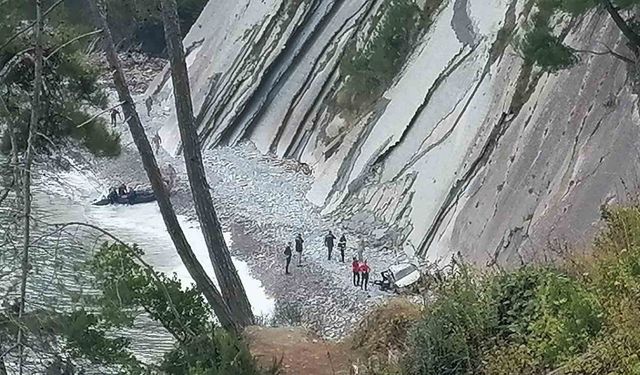 Kayıp İmamın Cesedi Uçurumdan Yuvarlanmış Aracında Bulundu