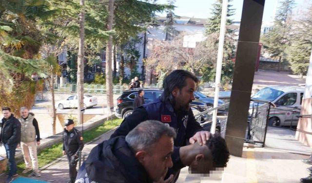 15 Gün Arayla Bir Kişiyi Bıçakladı, Bir Kişiyi de Öldürdü