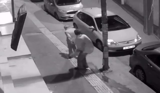 Alkollü Kadın, Yaşlı Adamı Öldüresiye Dövdü: O Anlar Kamerada