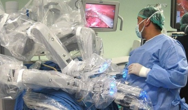 Cerrahide Robotik İle Çok  Daha Güvenli  Bir Dönem