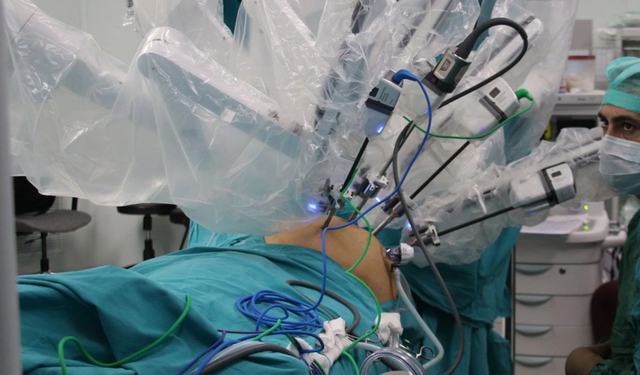 Tek Kollu Robotik Cerrahi Türkiye'de İlk Kez Kullanıldı