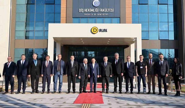 Türkiye'nin En Büyük Diş Hastanesi İlk Hastalarını Aldı