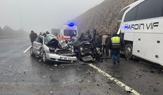 Gaziantep'te Zincirleme Kazada Ortalık Savaş Alanına Döndü: 2 Ölü, Çok Sayıda Yaralı