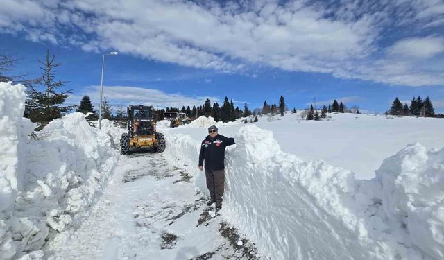 Giresun'un Turizm Merkezi Kulakkaya Yaylası'nda Kar Kalınlığı 2 Metreyi Buldu