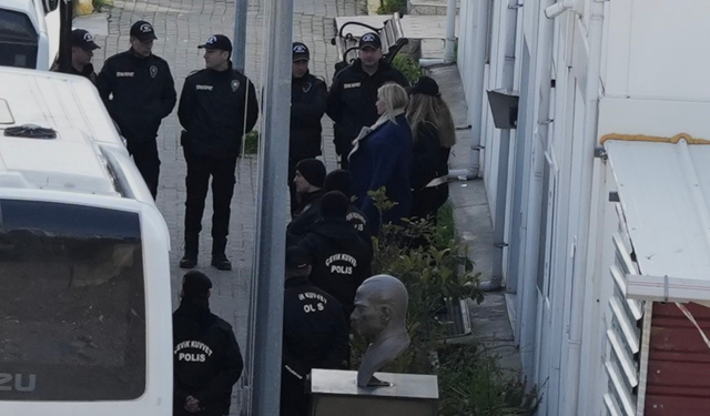 Ünlüler Saç Ve Kan Örnekleri Alınmak Üzere Adli Tıp Kurumu'na Getirildi