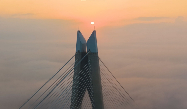 İstanbul'da Sabahın İlk Işıklarıyla Mest Eden Görüntü