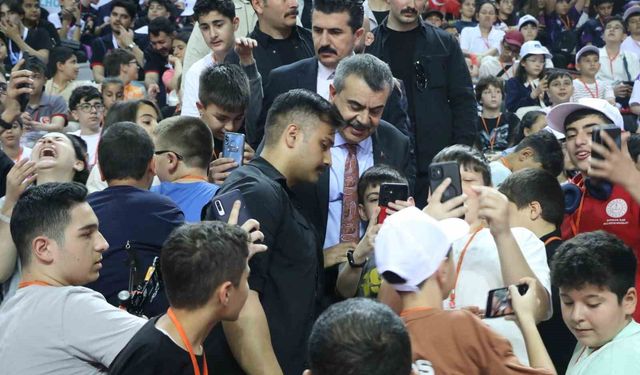 Bakan Tekin: '100 Ortaöğretim Öğrencisinin 43'ü Mesleki Eğitime Kayıt Yaptırdı