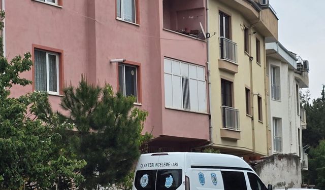 Haber Alınamayan Öğretmen Evinde Ölü Bulundu